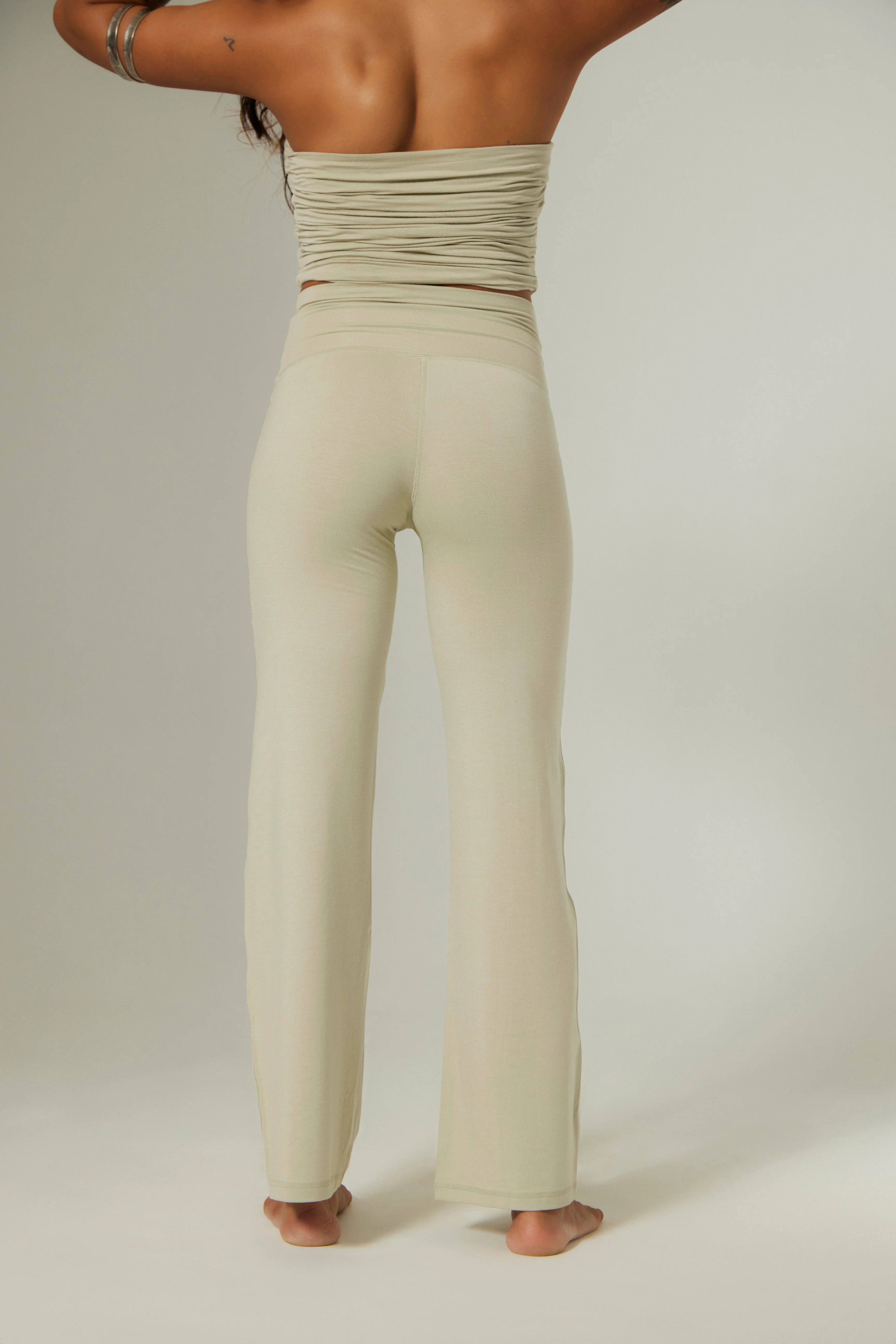 Aero Flared Yoga Pants Alfa Beige - Image 4
