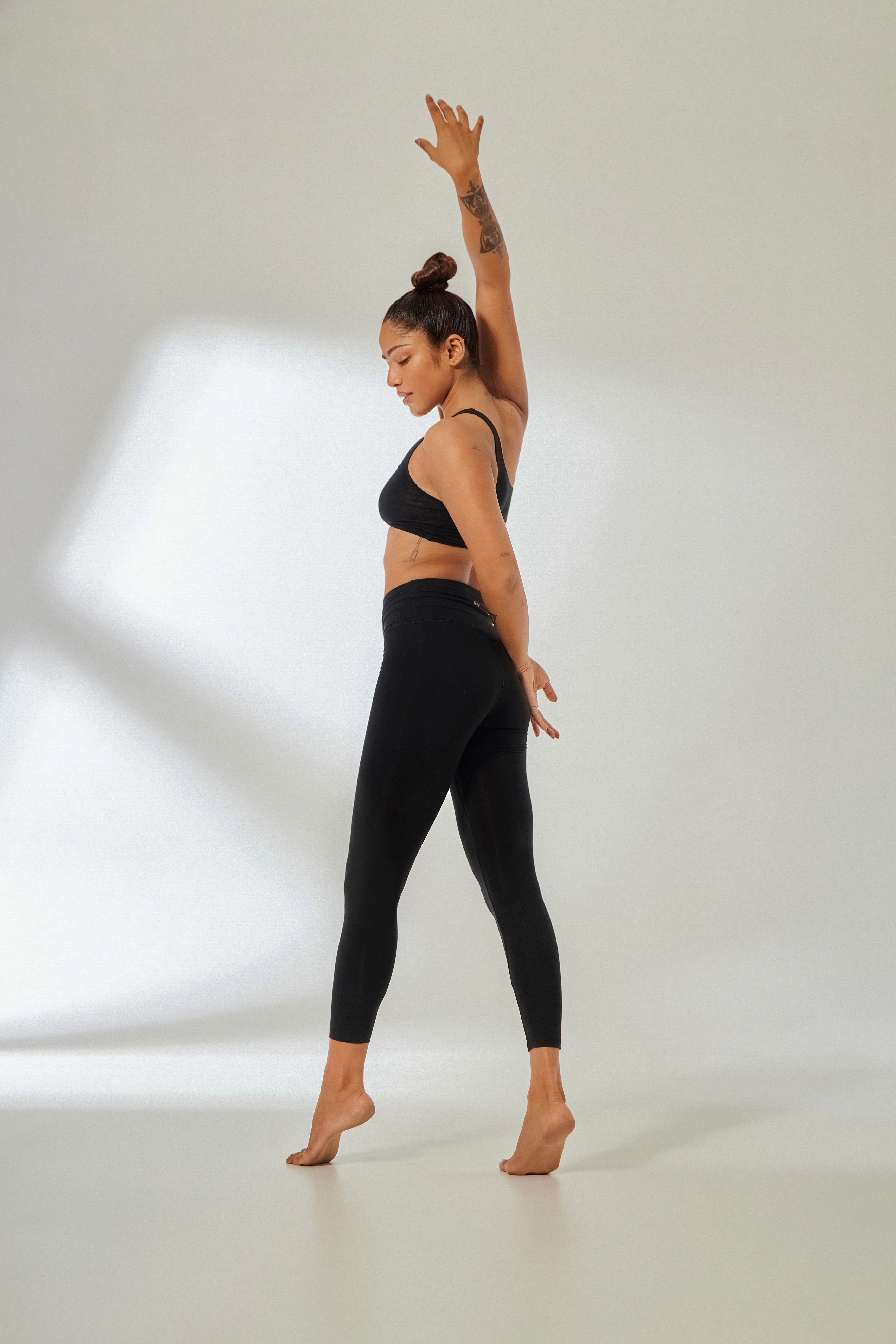 Aero Leggings Midnight Black - Image 5