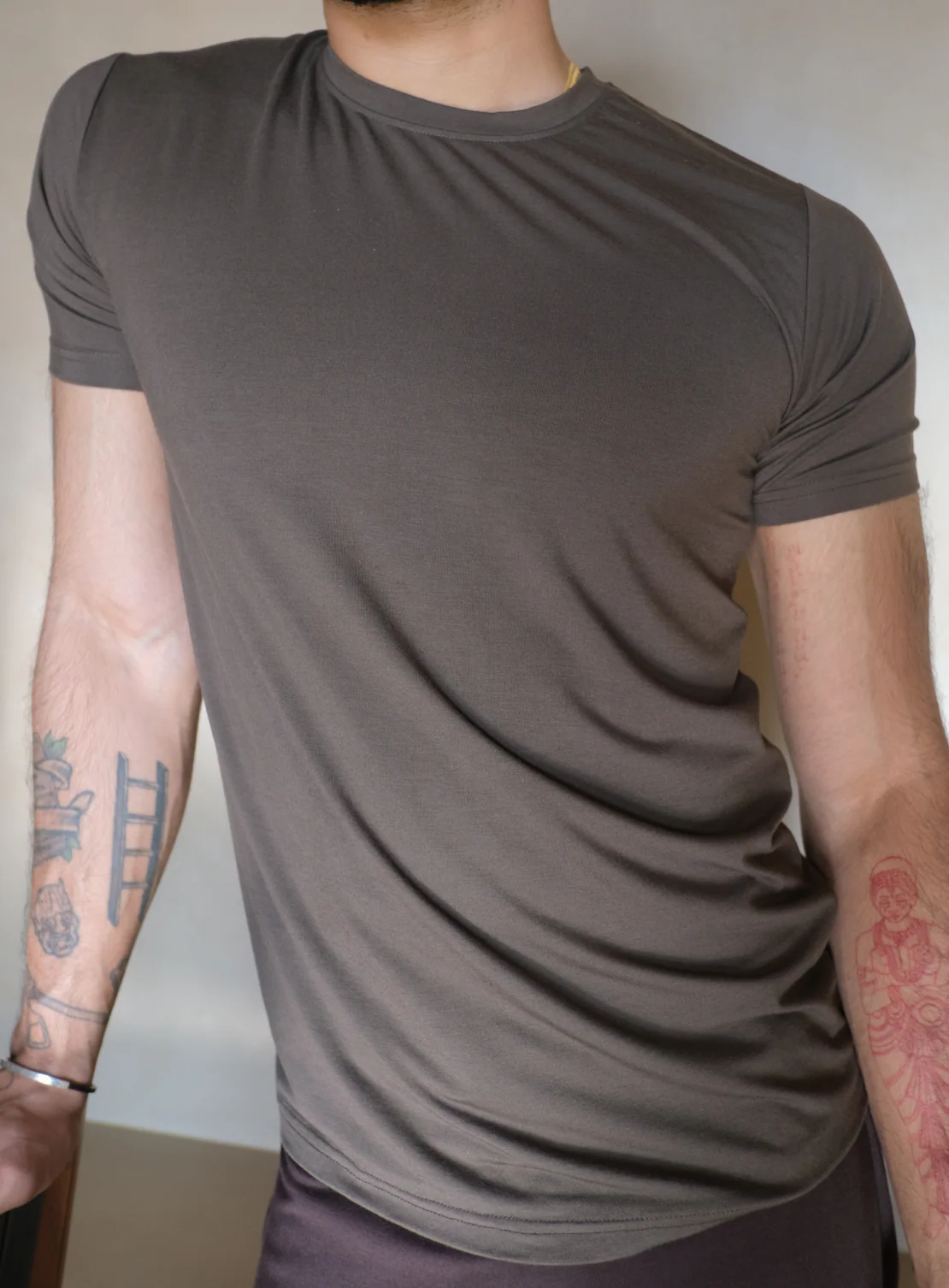 Aero Regular Tee Olive - Image 6