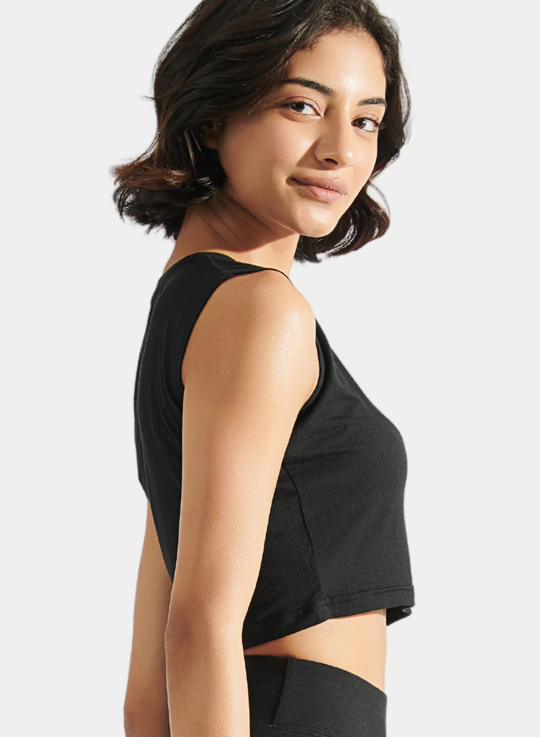 Aero Sleeveless Crop Tee Midnight Black - Image 3