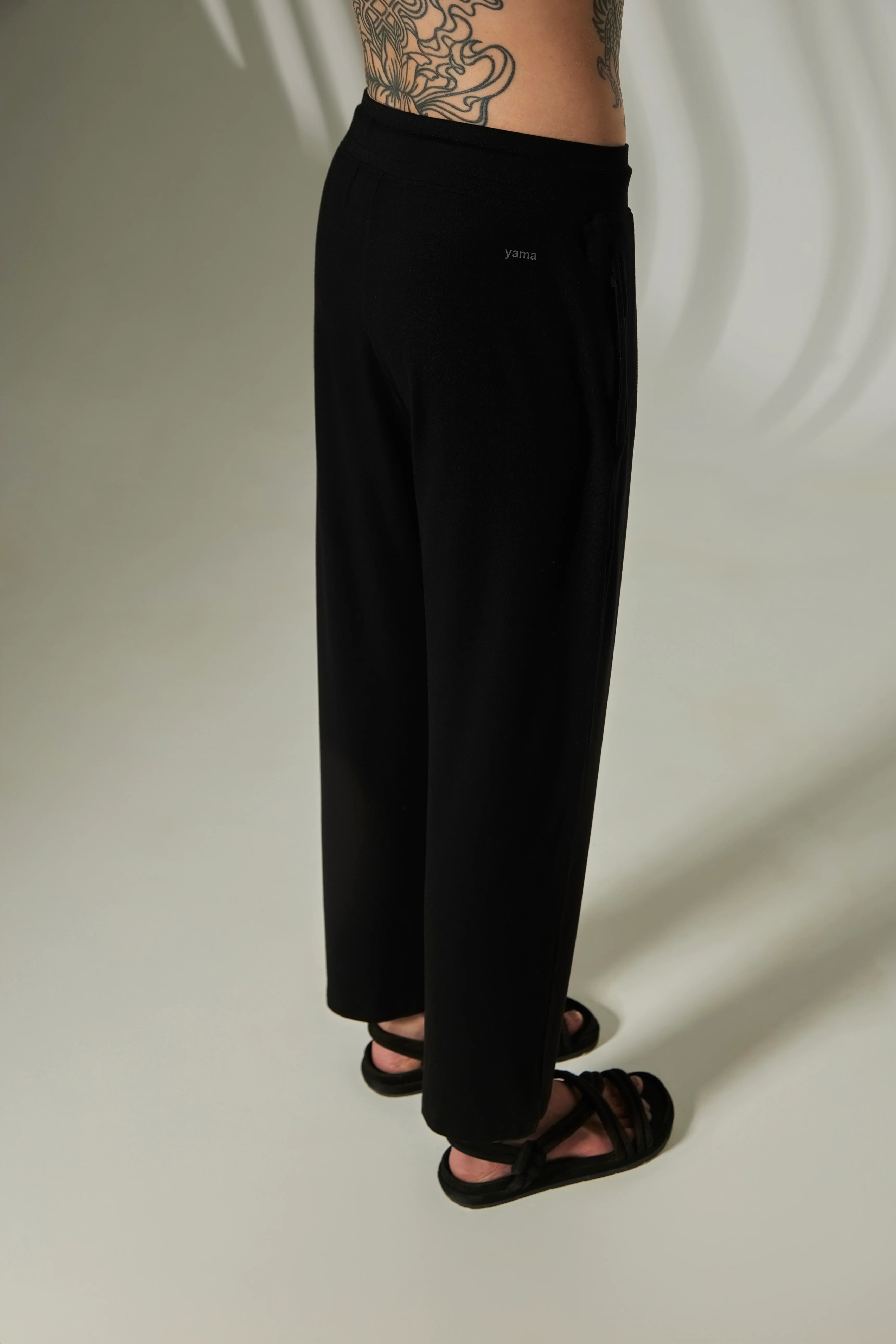 Aero Straight Fit Yoga Pants Midnight Black - Image 6